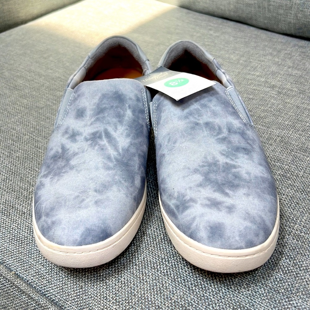 NWT Universal thread, 8 1/2 gray/kelsey shoes